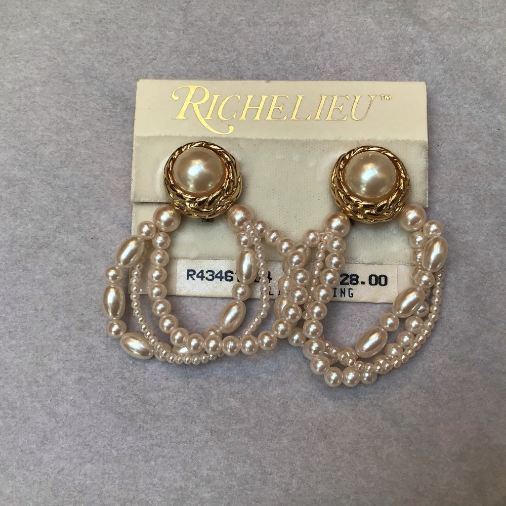 Vintage Richelieu ladies clip earrings 2” NWT